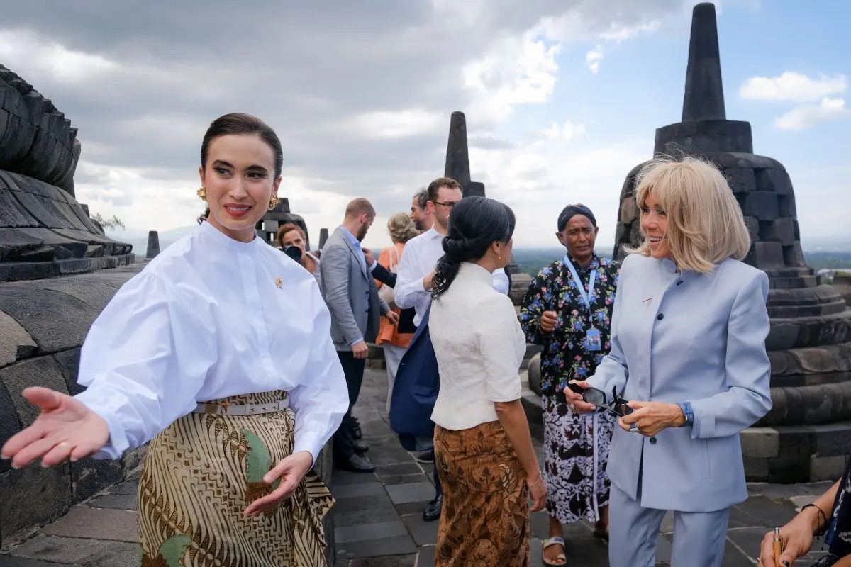 Menteri Pariwisata Widiyanti Putri Wardhana dan Ibu Negara Prancis Brigitte Macron. <b>(Antara)</b>