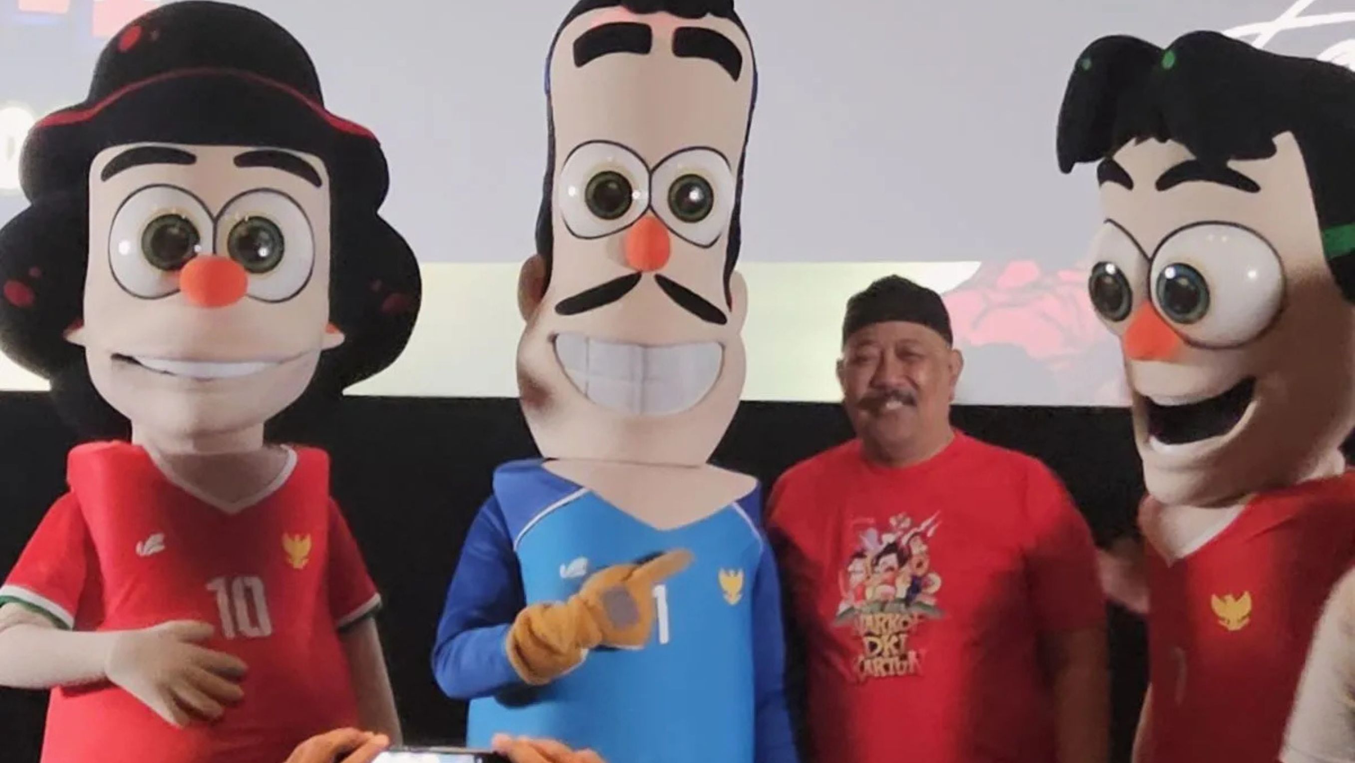 Senin, 2 Juni 2025, Indro Warkop menghadiri peluncuran poster film "Warkop DKI Kartun" di Kemang, Jakarta Selatan. <b>((Antara/Abdu Faisal) )</b>