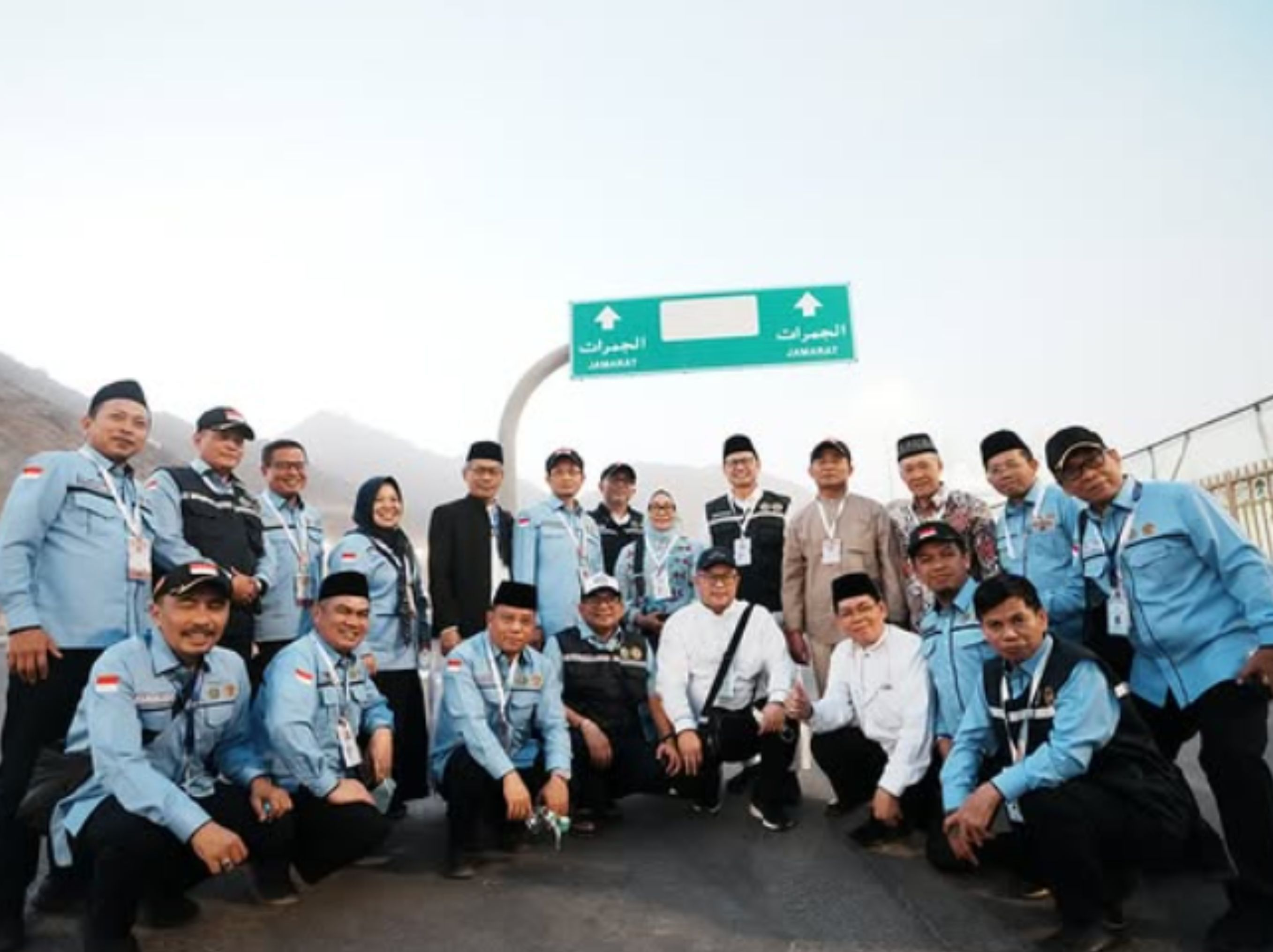 Menag bersama petugas haji <b>(IG Nasaruddin Umar)</b>
