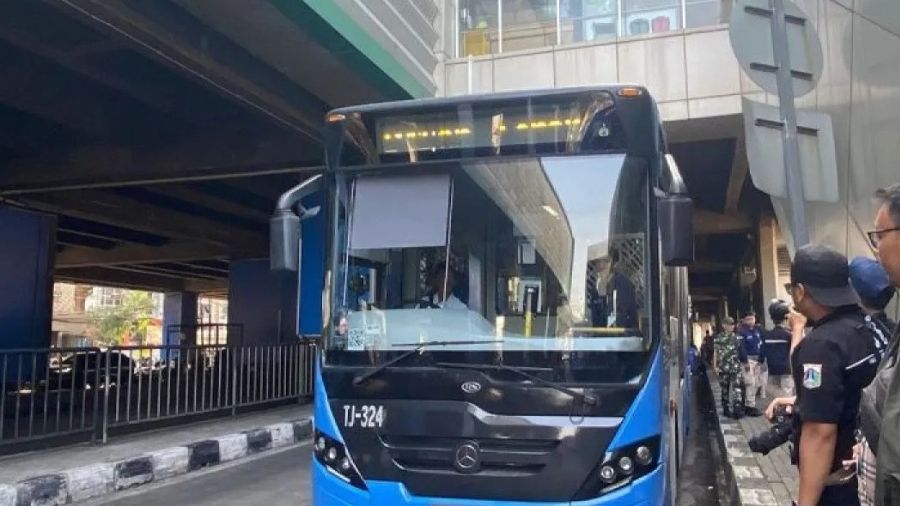 Bus Transjabodetabek rute Lebak Bulus&ndash;Sawangan <b>(Antara/ Luthfia Miranda Putri)</b>