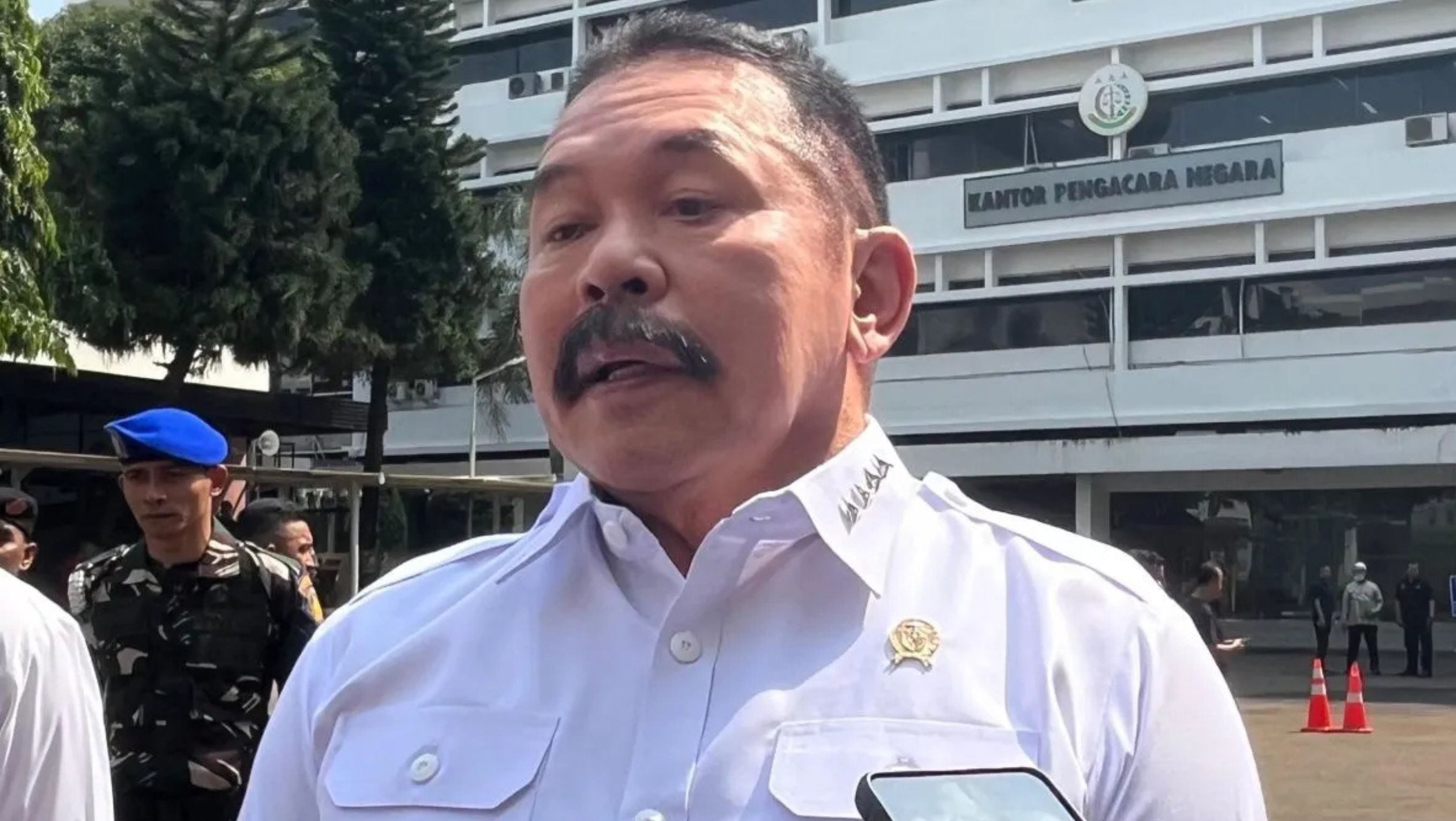 Kamis, 5 Juni 2025, Jaksa Agung Sanitiar (St.) Burhanuddin berbicara dengan media di Gedung Kejaksaan Agung, Jakarta. <b>((ANTARA/Nadia Putri Rahmani))</b>