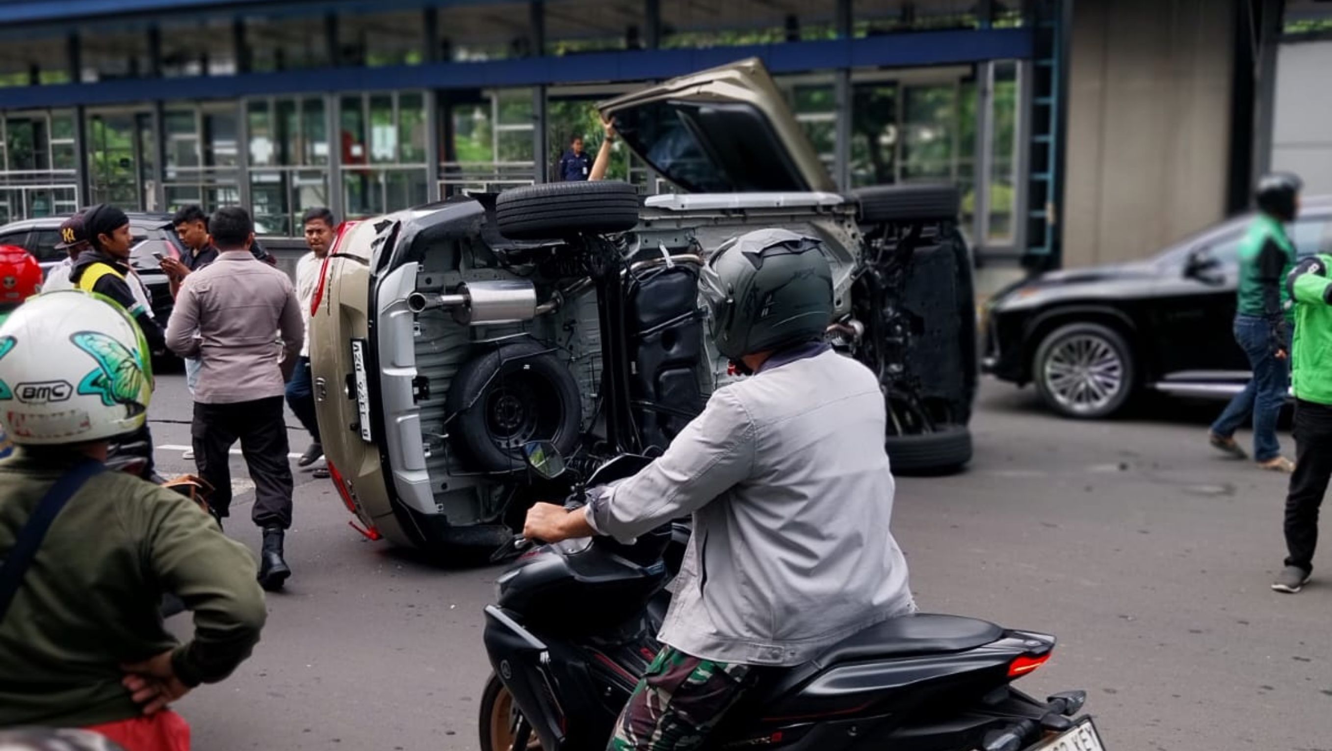 Kecelakaan di Kuningan, Jaksel <b>(NTVNews.id: Ismoko)</b>
