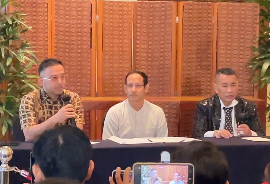 Konferensi Nadiem Makarim terkait kasus dugaan korupsi pengadaan Chromebook. (NTVNews.id) 