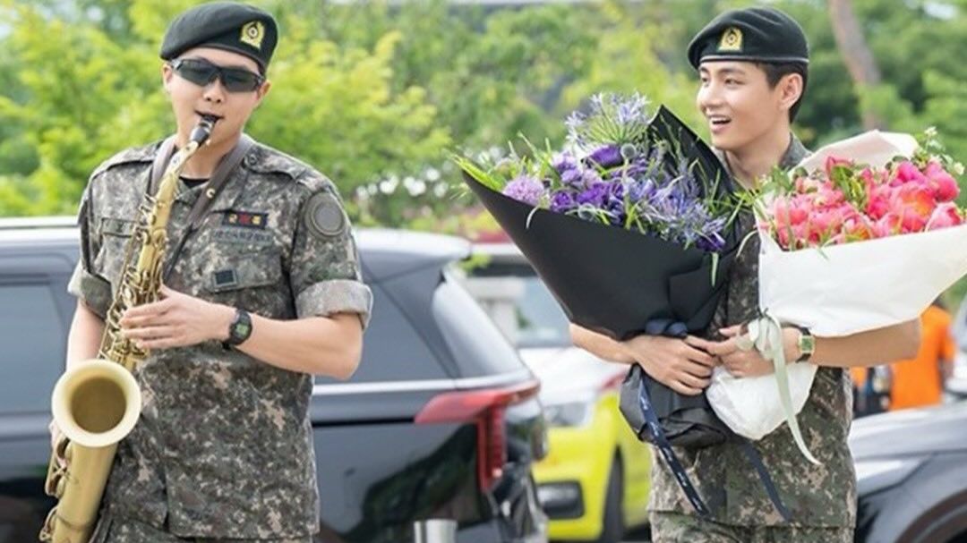 RM BTS, V BTS <b>(Dispatch)</b>