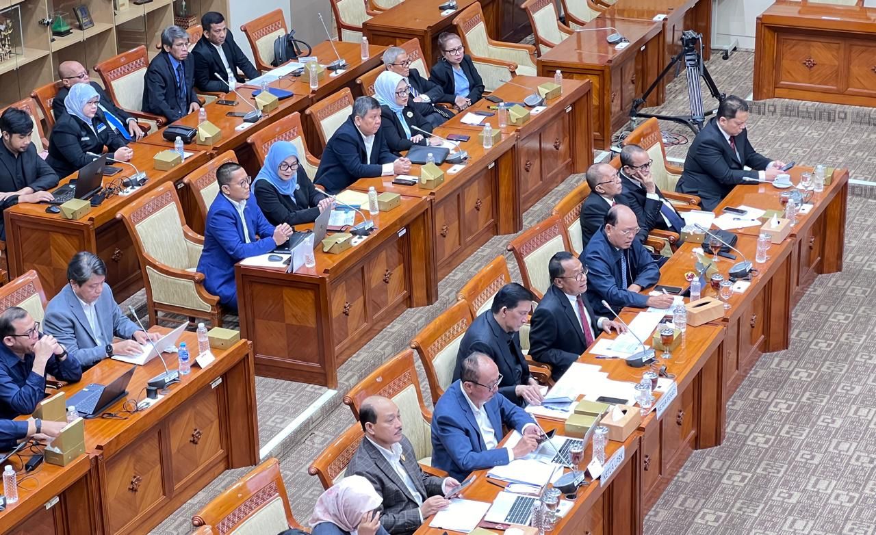RDPU Komisi III DPR RI bersama Peradi, terkait revisi KUHAP. 