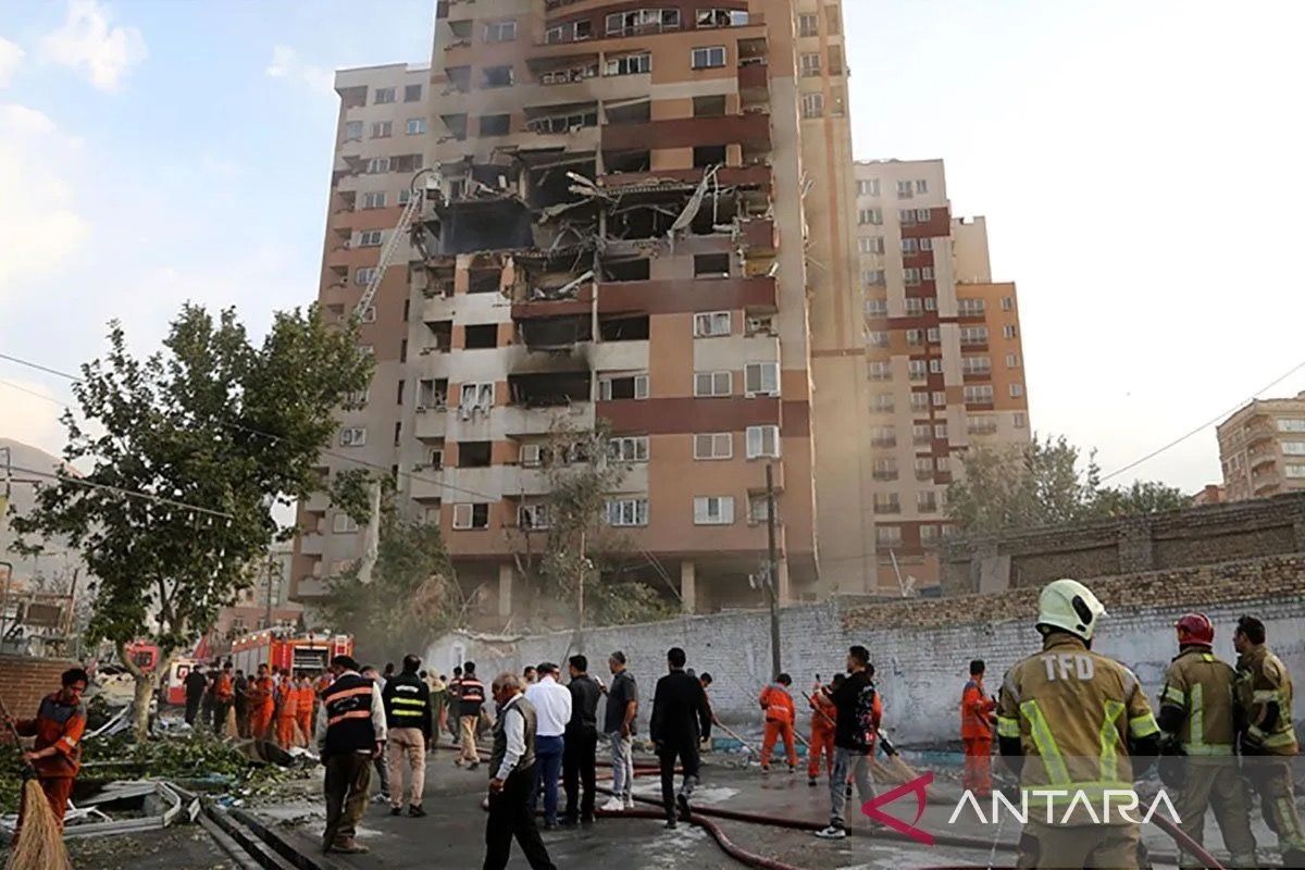 Gedung di Teheran, Iran rusak karena diserang Israel. <b>(Antara)</b>