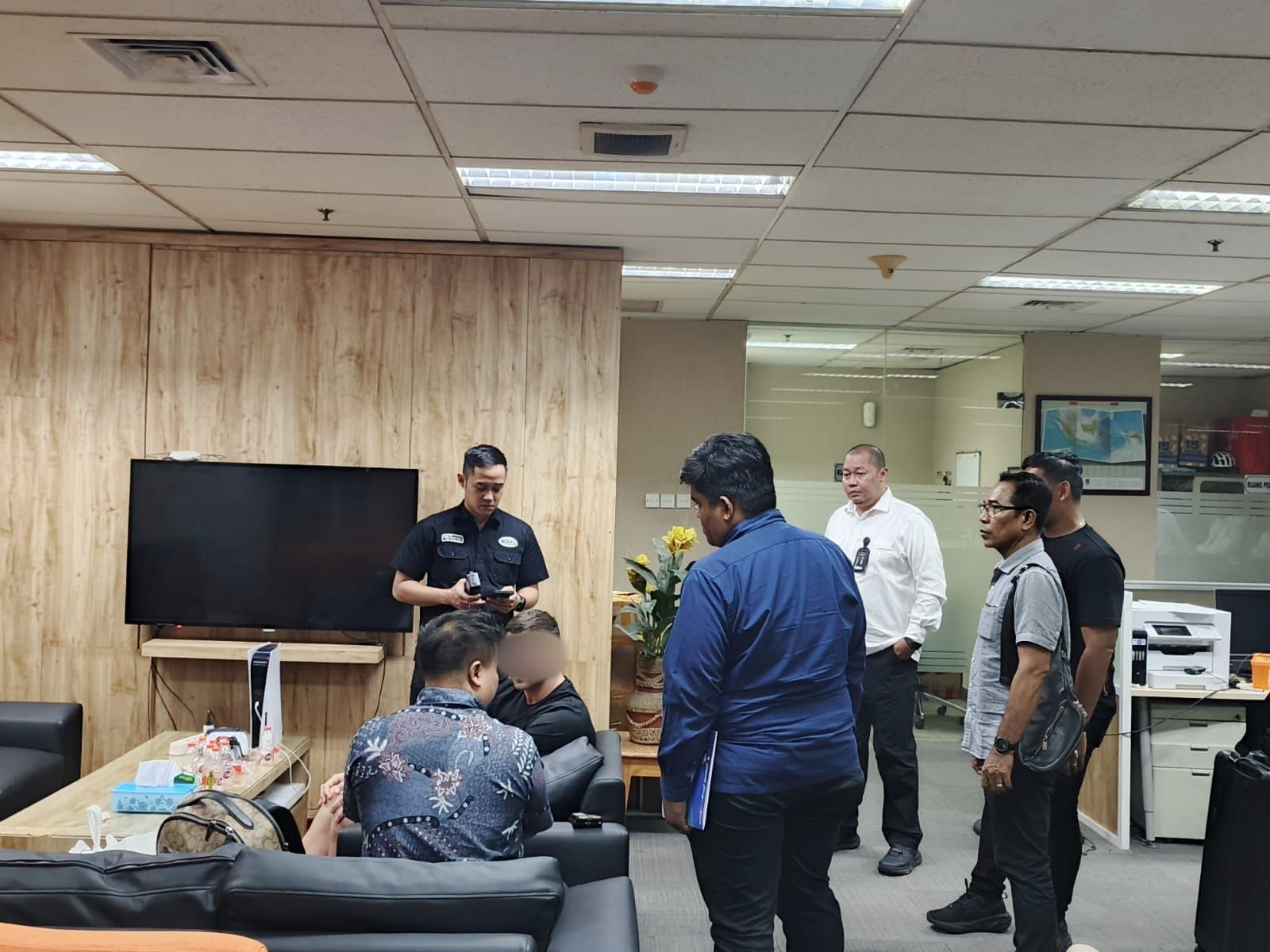 Imigrasi Mengamankan WN Australia Diduga Pelaku Penembakan di Bali <b>(Imigrasi/ Ntvnews.id)</b>
