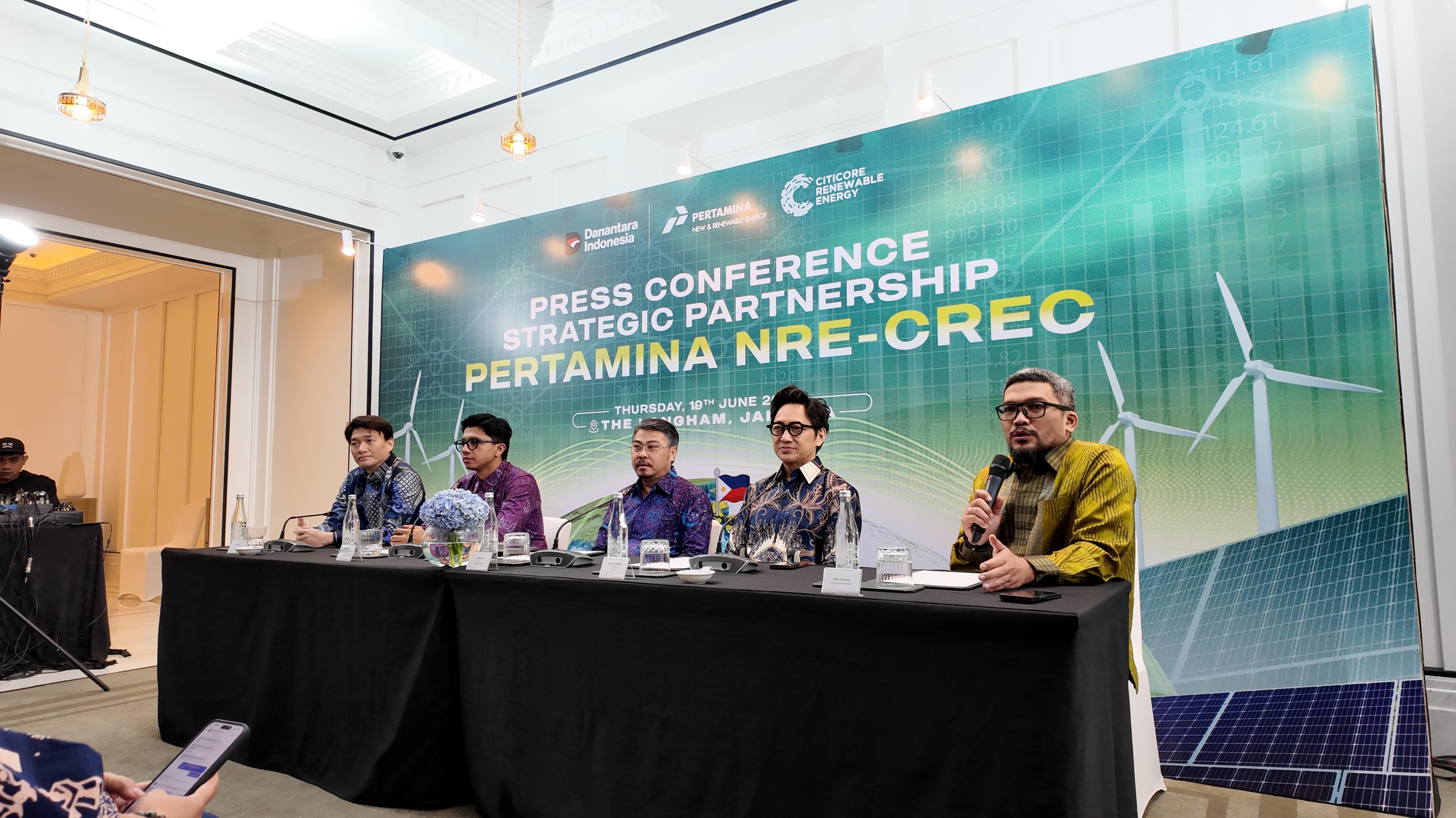 ertamina New &amp; Renewable Energy (Pertamina NRE) and Citicore Renewable Energy Corporation (CREC), Perusahaan energi terbarukan asal Filipina, menandatangani share subscription agreement. <b>(Pertamina)</b>