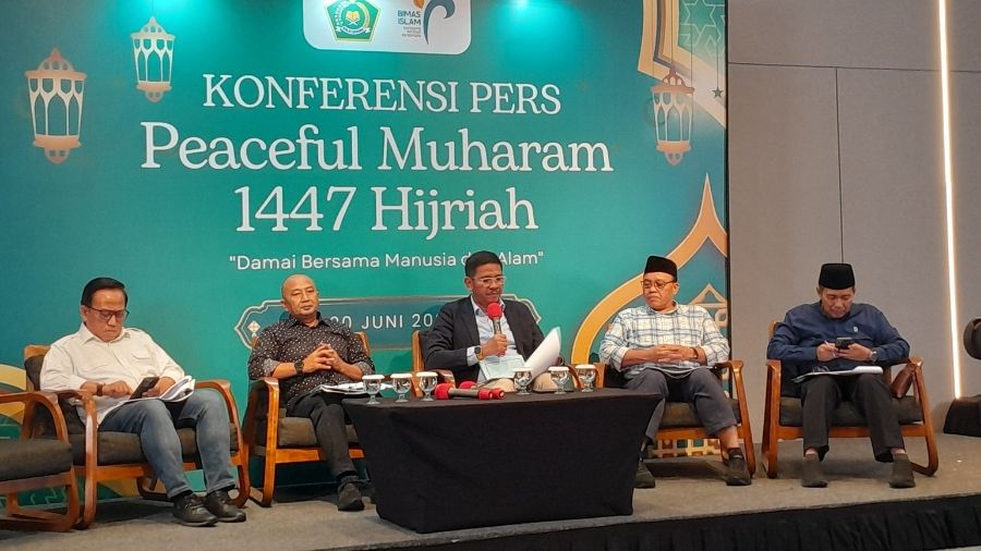 Abu Rokhmad (tengah) di Konferensi pers Festival 1 Muharram 1447 Hijriah di Jakarta <b>(Ntvnews.id/ Adiansyah)</b>