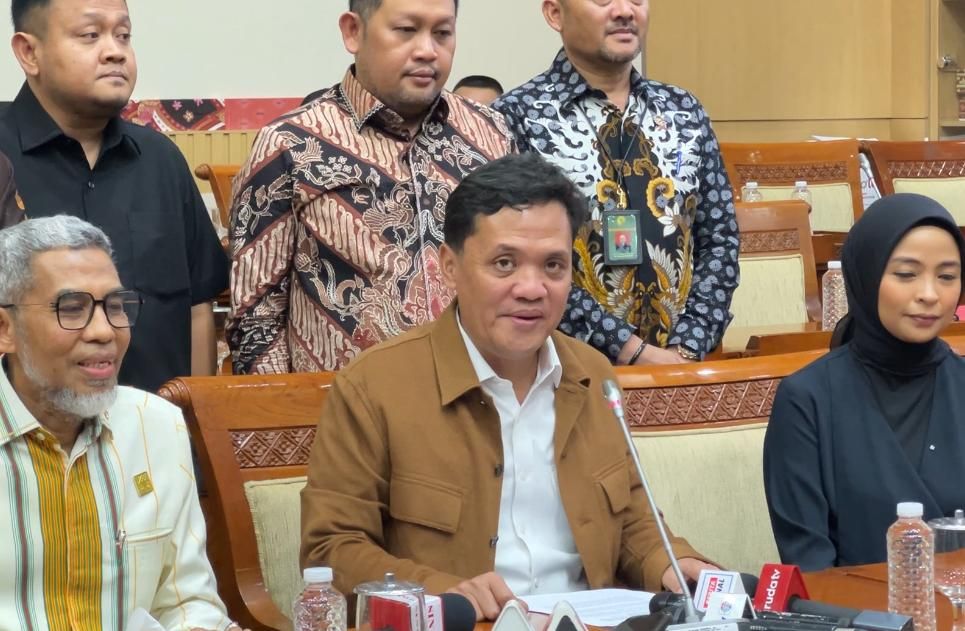Ketua Komisi III DPR RI Habiburokhman (tengah).  <b>(NTVNews.id)</b>