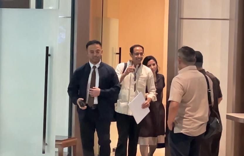 Nadiem Makarim usai diperiksa Kejagung.  <b>(NTVNews.id )</b>