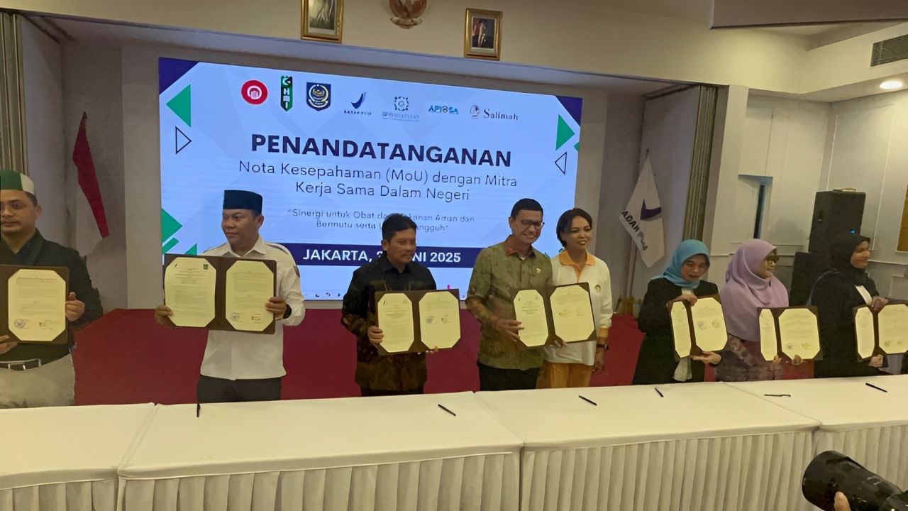 BPOM menandatangani nota kesepahaman (MoU) bersama tujuh mitra strategis, Selasa 24 Juni 2025, di Gedung BPOM, Jakarta. <b>(Dok.Ntvnews.id/Alber Laia)</b>