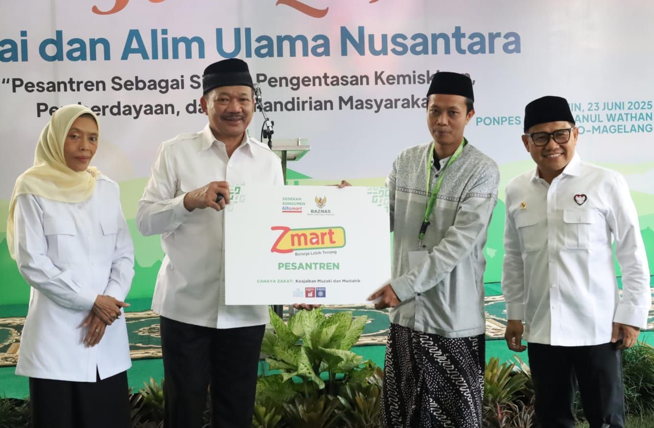  Badan Amil Zakat Nasional (BAZNAS) RI meluncurkan program Zmart Pesantren di Ponpes Api Asri Tegalrejo, Magelang, Jawa Tengah, Senin, 23 Juni 2025.  <b>(BAZNAS)</b>