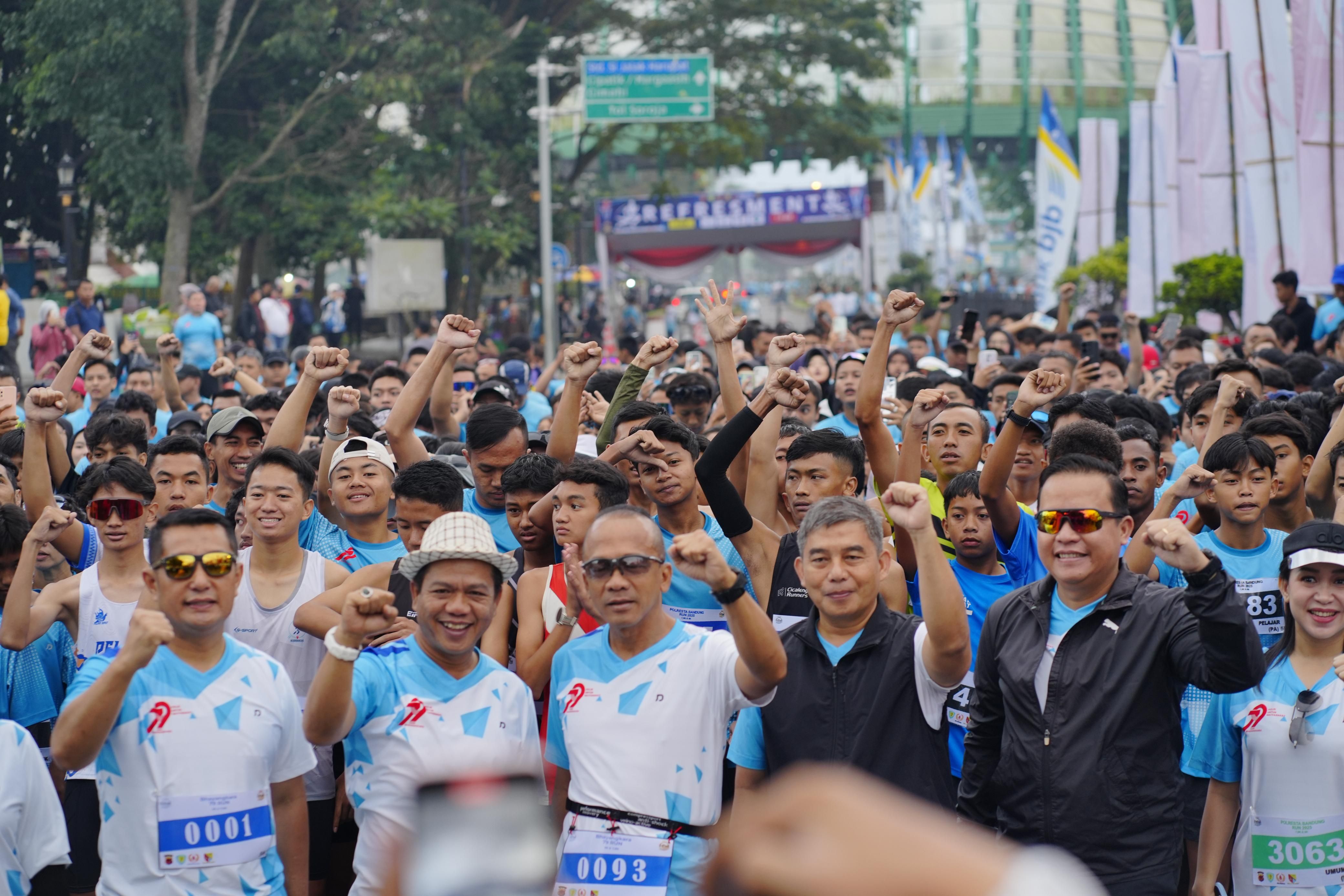  Dalam rangka memperingati Hari Bhayangkara ke-79, Kepolisian Resor Kota (Polresta) Bandung menggelar acara &ldquo;Polresta Bandung Run 2025&rdquo; yang dibuka langsung oleh Kapolda Jawa Barat, Irjen Pol Rudi Setiawan di Soreang, Kabupaten Bandung. Sabtu, 28 Juni 2025. <b>(DOK)</b>