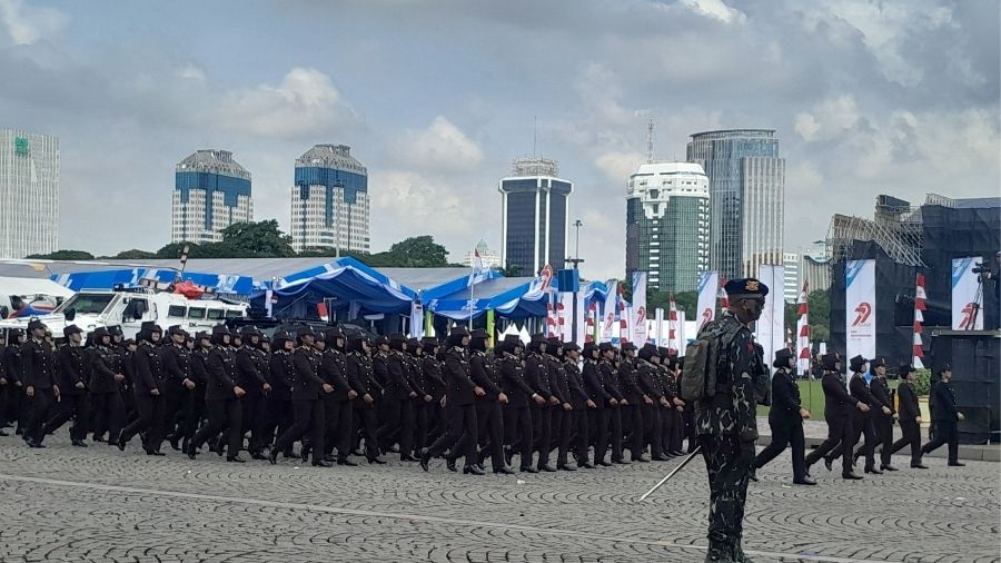 Parade Polri di HUT Bhayangkara di Monas <b>(NTVNews.id/ Adiansyah)</b>