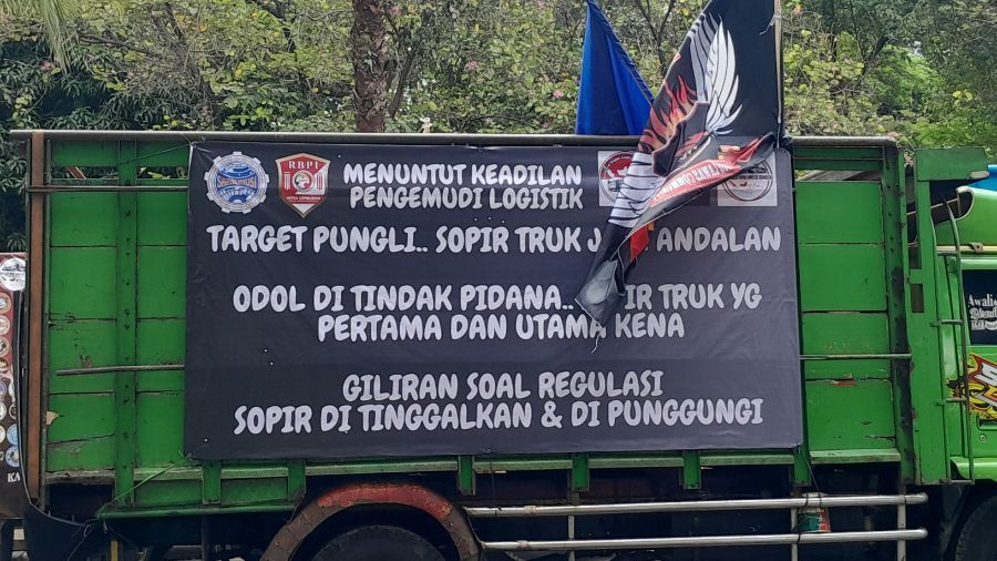 Demo sopir truk di Jakarta Pusat <b>(NTVNews.id/ Adiansyah)</b>