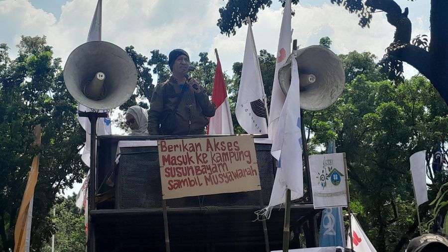 Warga demo di Balai Kota Jakarta <b>(NTVNews.id/ Adiansyah)</b>
