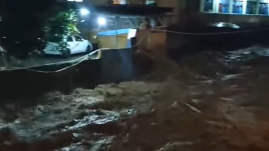 Banjir Puncak Bogor <b>(Instagram @infopuncak.bgr)</b>