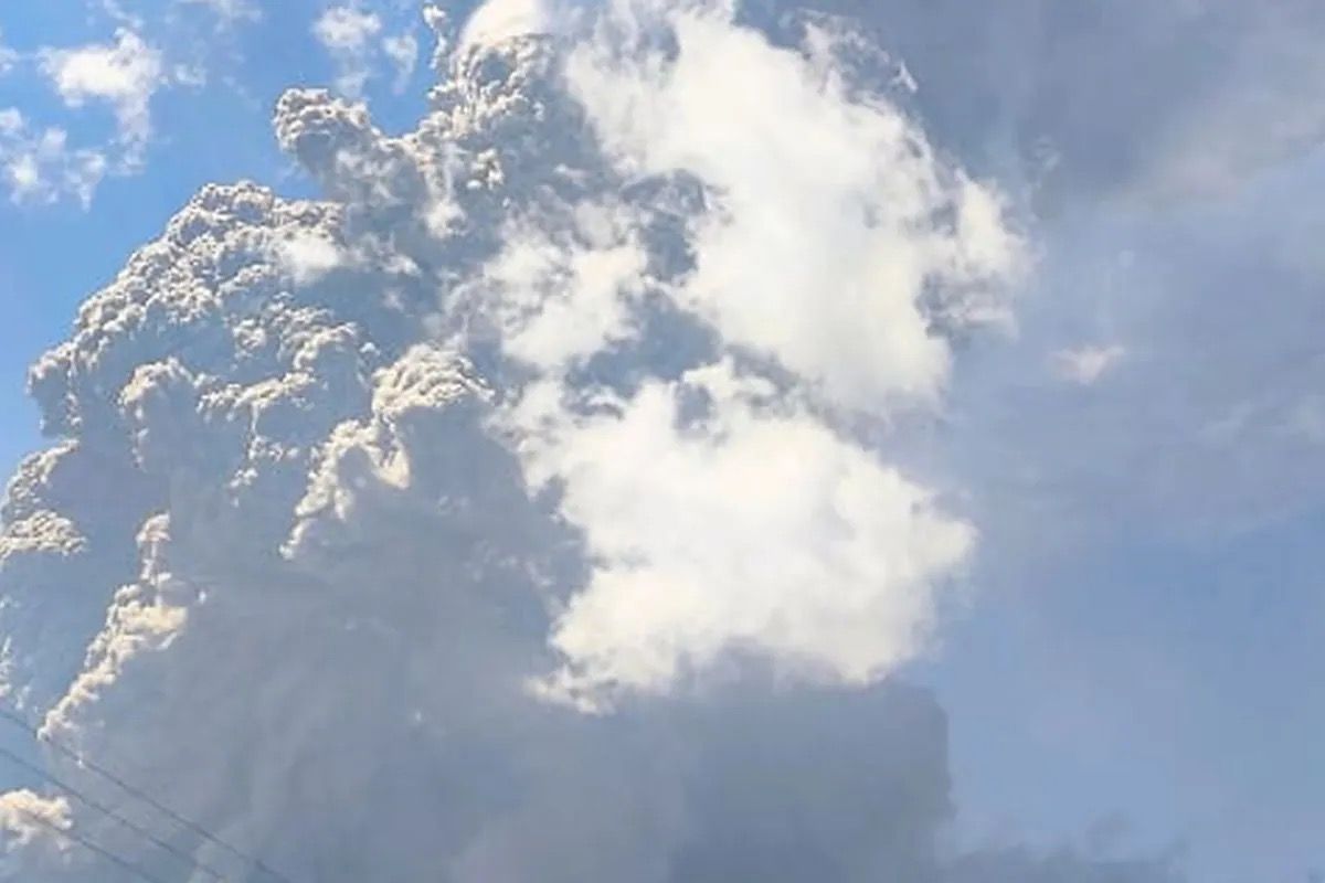 Erupsi Gunung Lewotobi Laki-Laki di Kabupaten Flores Timur, Senin, 7 Juli 2025. <b>(Antara)</b>
