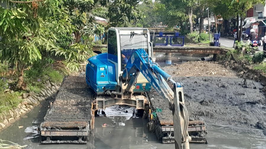 Pengerukan Kali Irigasi Bekasi Tengah Kecamatan Cakung <b>(NTVNews.id/ Adiansyah)</b>