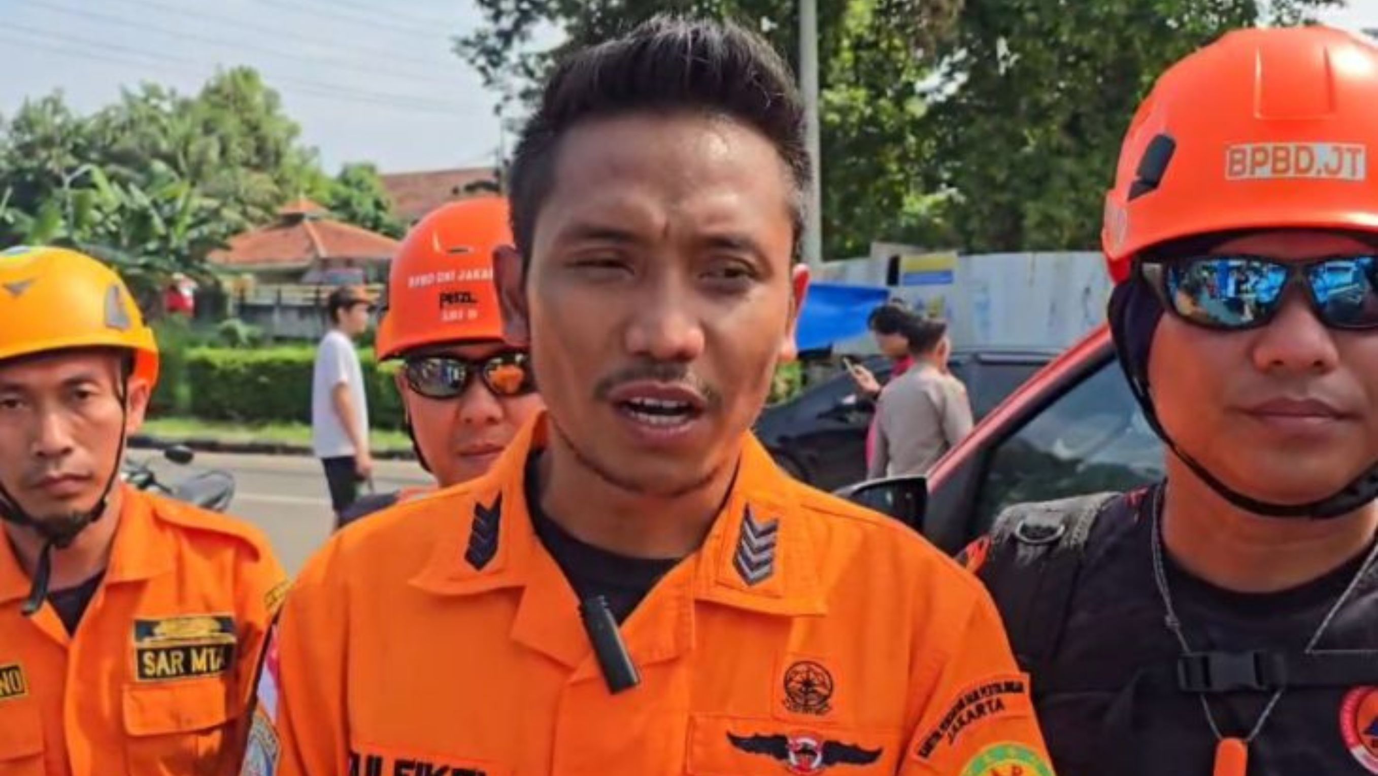 7 Juli 2025, Komandan Tim Basarnas Jakarta, Zulfikri, di Kali Sodong, Pulogadung, Jakarta Timur, Senin.  <b>(Antara)</b>