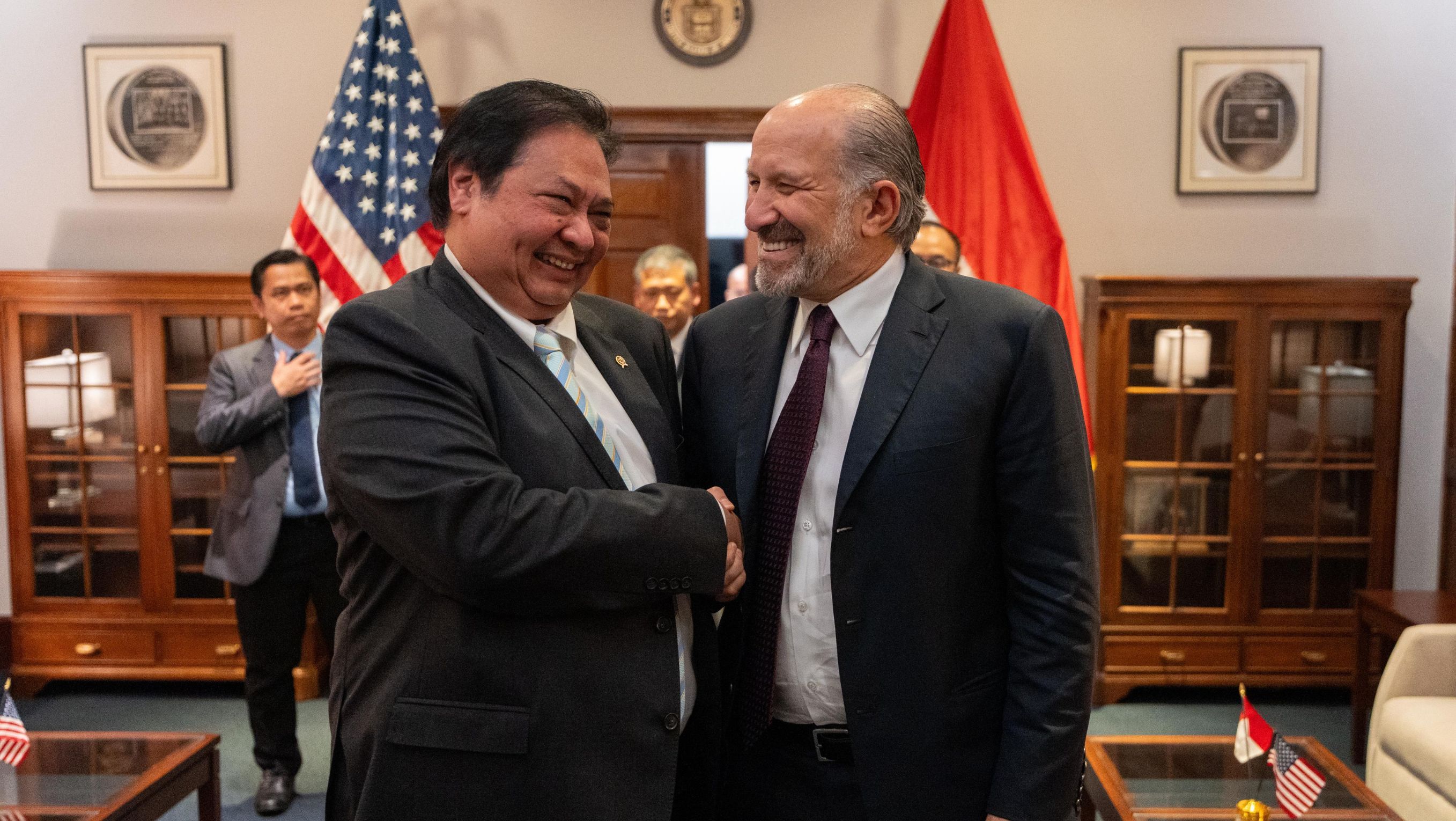 Delegasi Pemerintah Indonesia yang dipimpin oleh Menteri Koordinator Bidang Perekonomian Airlangga Hartarto melaksanakan pertemuan dengan U.S. Secretary of Commerce Howard Lutnick dan United States Trade Representative Jamieson Greer, Rabu, 9 Juli 2025. <b>(Kemenko Bidang Perekonomian)</b>