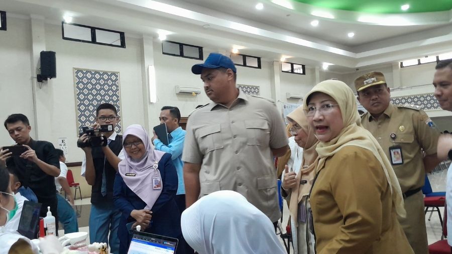 Menpora cek pelaksanaan cek kesehatan gratis di SMKN 26 Jakarta <b>(Ntvnews.id/ Adiansyah)</b>
