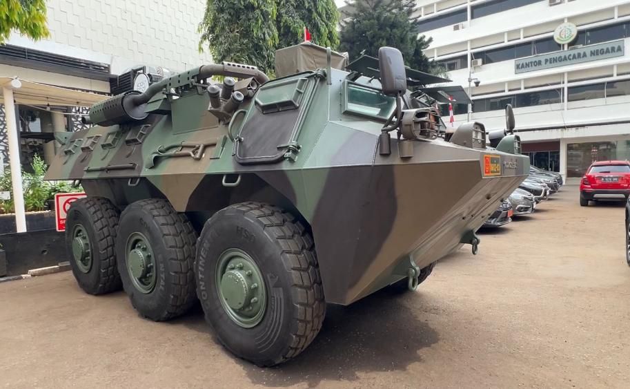 Panser Anoa TNI di Gedung Kejaksaan Agung.  <b>(NTVNews.id)</b>