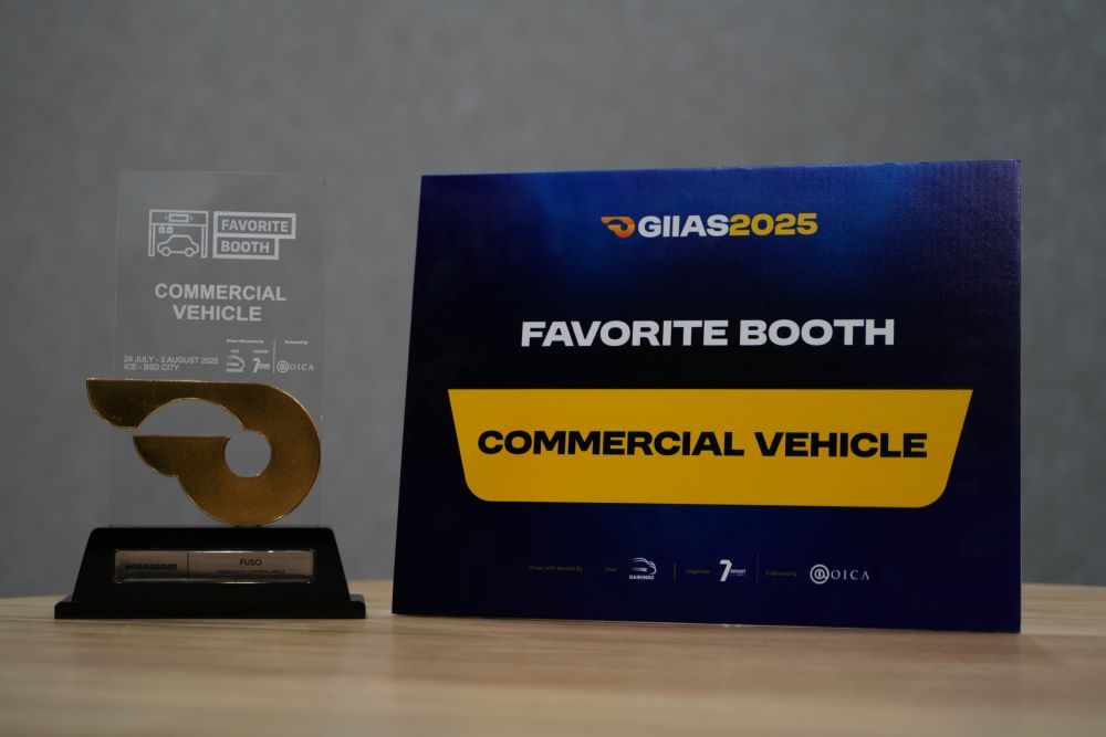 Mitsubishi Fuso meraih penghargaan Booth Favorit Kendaraan Niaga di GIIAS 2025. (Foto: Istimewa)
