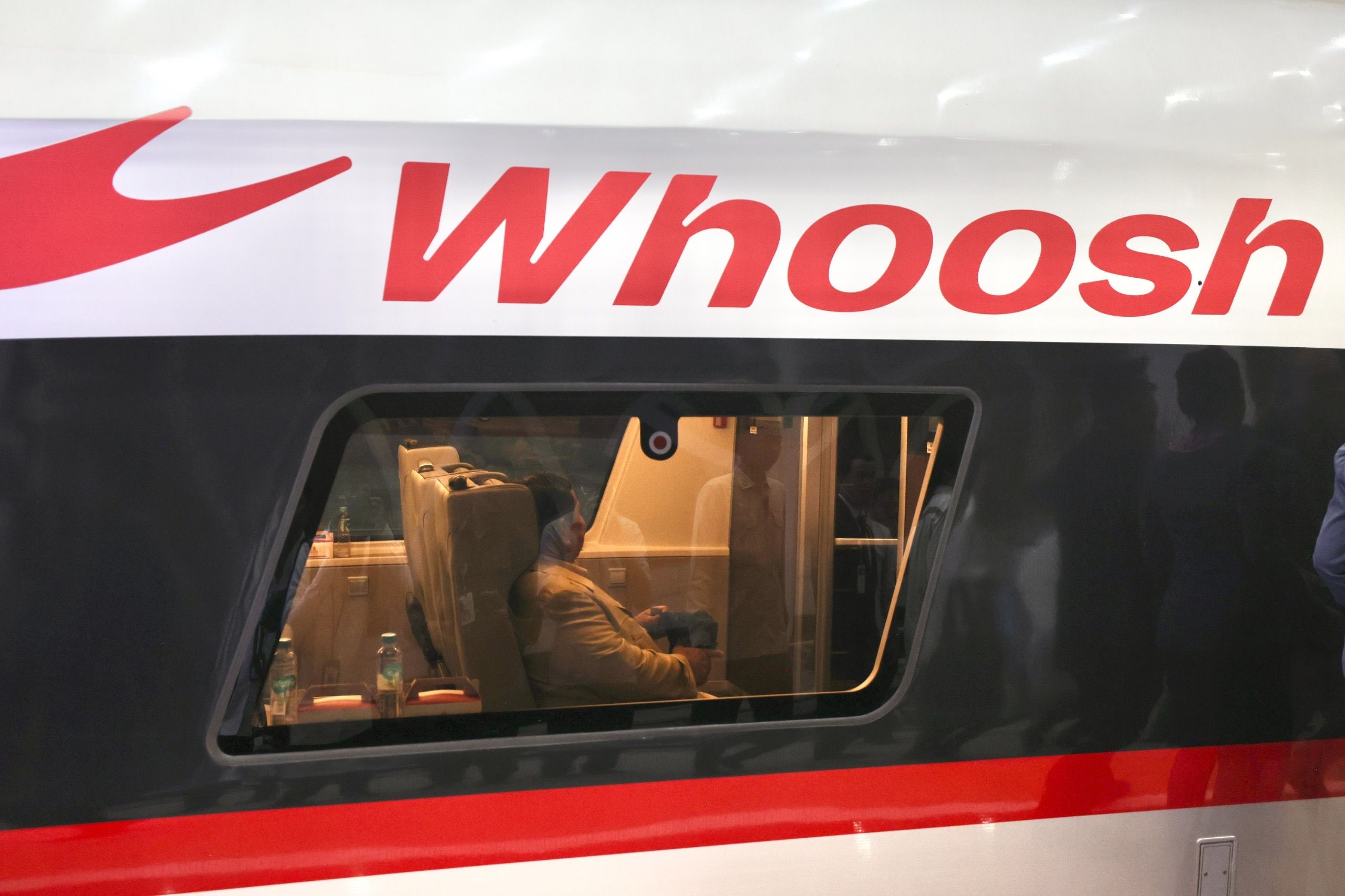 Presiden RI Prabowo Subianto bertolak menuju Bandung, Jawa Barat, Rabu malam, menggunakan kereta cepat "Whoosh" bersama masyarakat dari Stasiun Halim, Jakarta. <b>(Istimewa)</b>