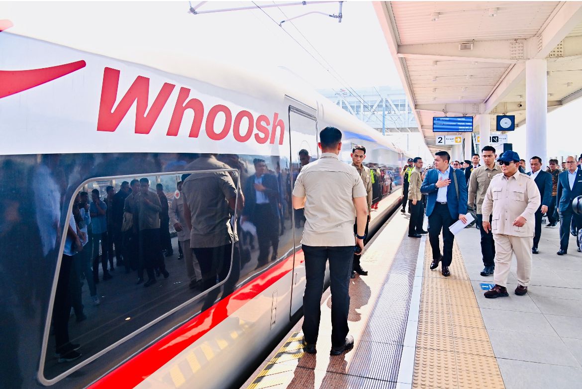 Prabowo Balik ke Jakarta Naik Whoosh <b>(Sekretariat Presiden)</b>