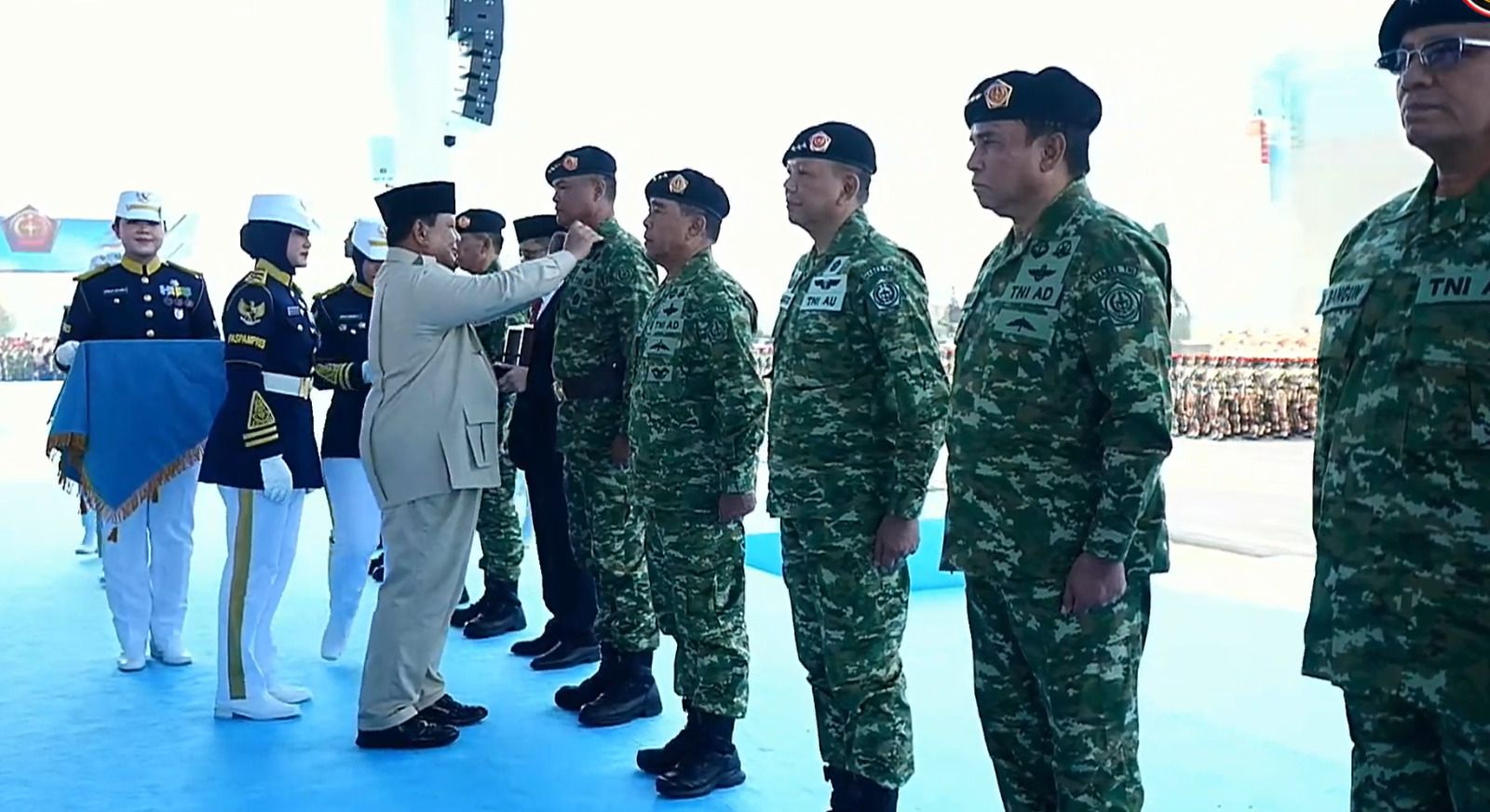 Presiden Prabowo Subianto resmi melantik Jenderal TNI Tandyo Budi Revita sebagai Wakil Panglima TNI.