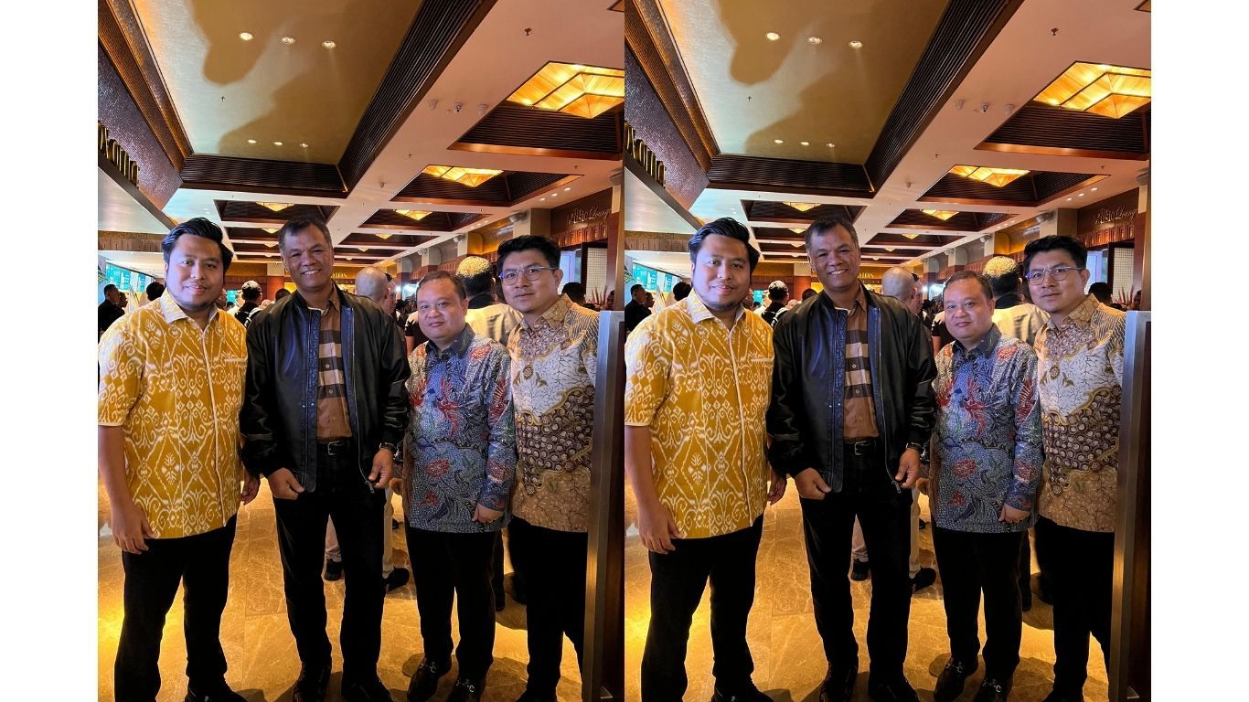 Wakil Panglima TNI Jenderal Tandyo Budi Revita bersama Direksi NTV Tommy Tampubolon dan Dimpos Tampubolon serta Wapemred NTV Abraham Silaban saat premiere film &quot;Believe.&quot; <b>(Istimewa)</b>