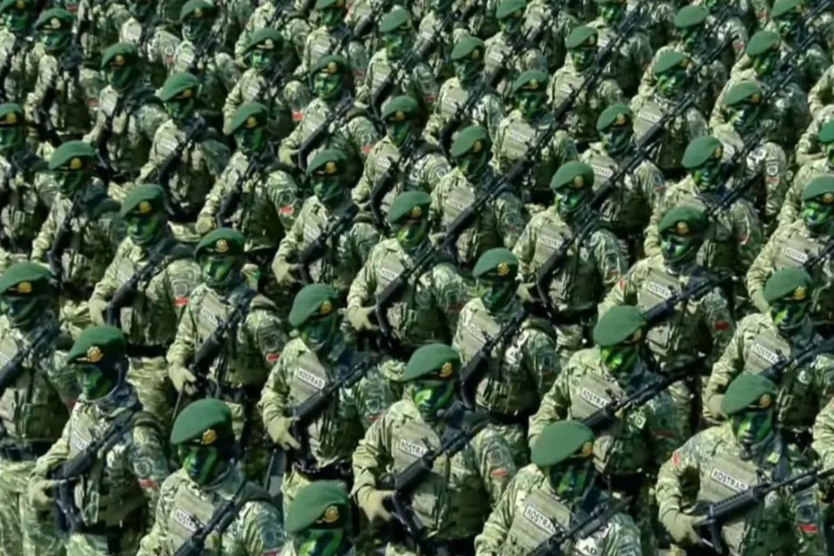 Tangkapan layar - Prajurit TNI berbaris saat mengikuti Upacara Gelar Pasukan Operasional dan Kehormatan Militer di Lapangan Suparlan, Pusat Pendidikan dan Latihan Pasukan Khusus (Pusdiklatpassus) Kopassus TNI Angkatan Darat, Batujajar, Kabupaten Band <b>(ANTARA)</b>