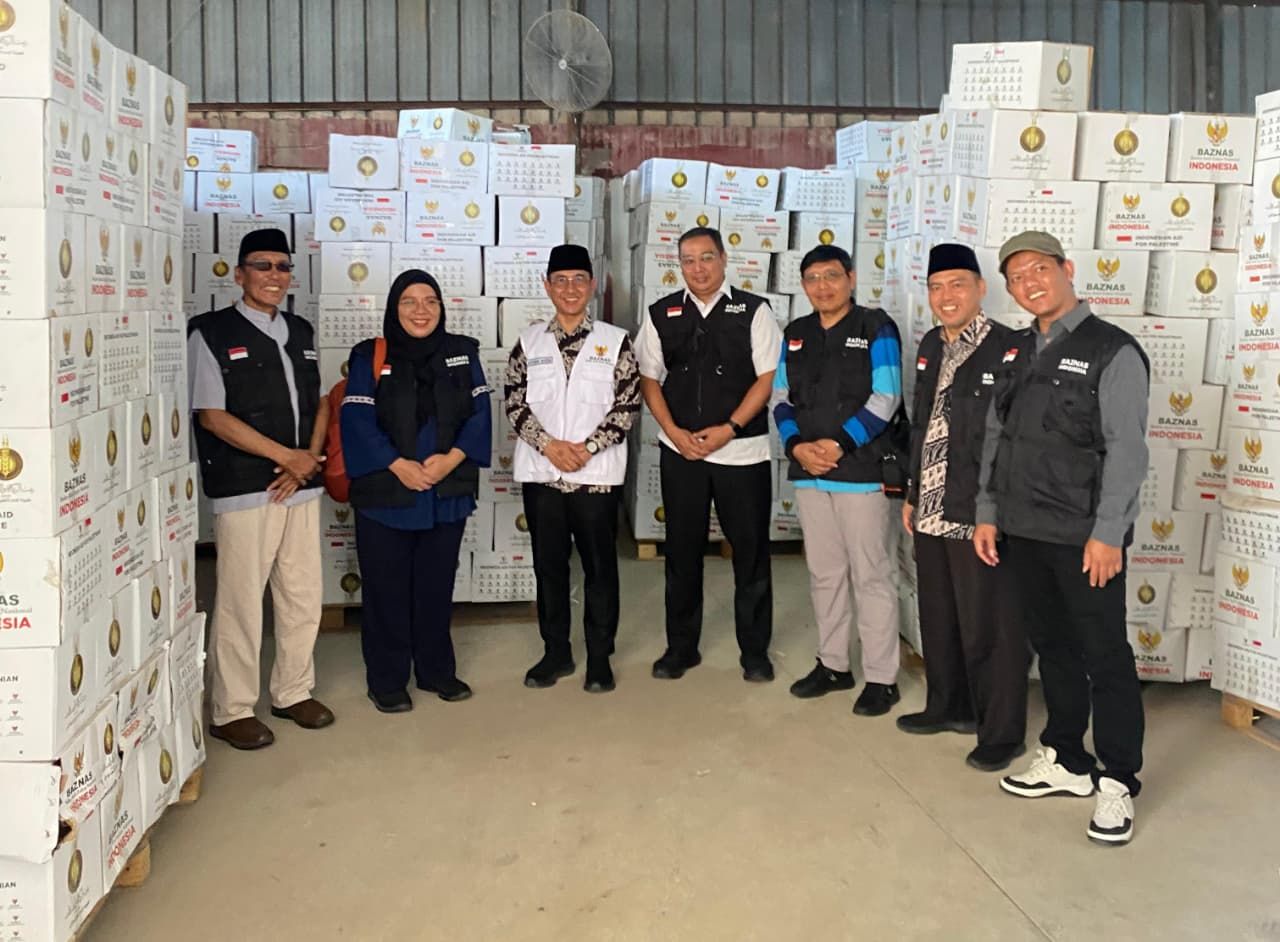 Badan Amil Zakat Nasional (BAZNAS) RI memastikan kesiapan logistik bantuan kemanusiaan untuk Palestina di Gudang Sirkah Alamiah, Mesir.  Dalam misi kemanusiaan ini, BAZNAS menyiapkan bantuan pangan untuk masyarakat Palestina, yang akan disalurkan sec <b>(dok)</b>