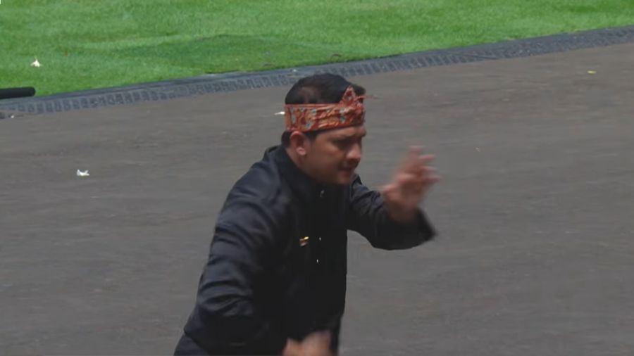 Iko Uwais Atraksi Pencak Silat di Istana  <b>(YouTube Sekretariat Presiden)</b>