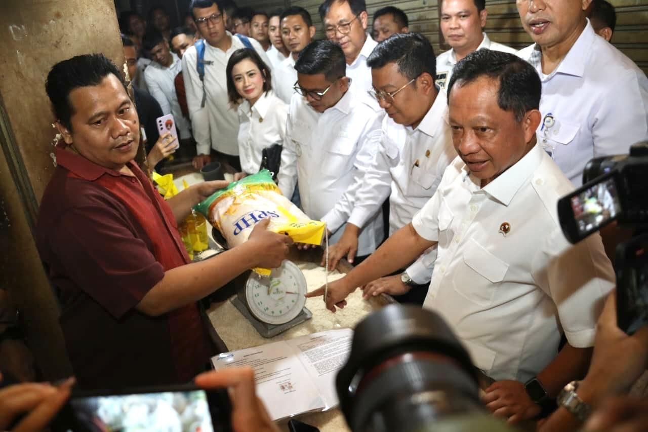 Pemerintah memastikan penyaluran beras Program Stabilisasi Pasokan dan Harga Pangan (SPHP) <b>(PCO)</b>