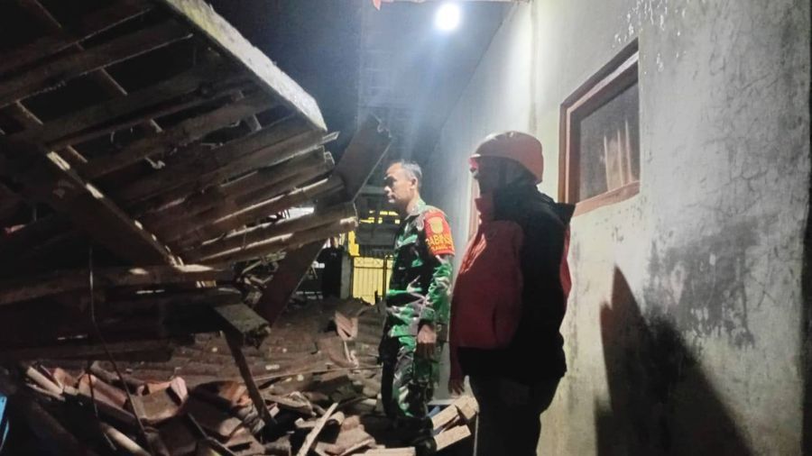 Bangunan Madrasah Ambruk di Sukabumi  <b>(Facebook Info Sukabumi/ Jefry)</b>