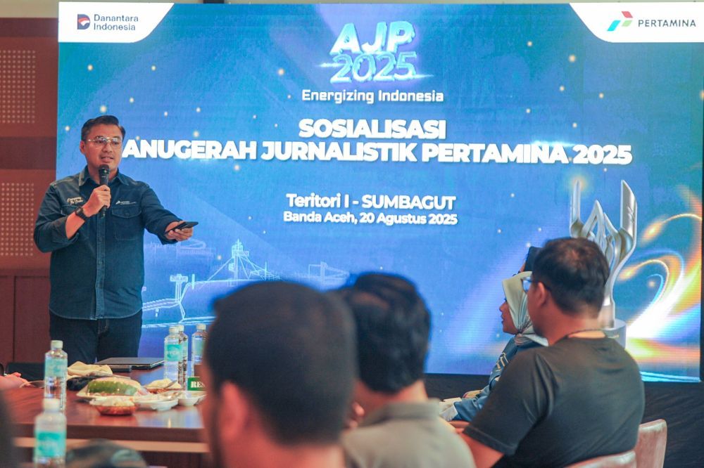 Corporate Secretary Pertamina International Shipping Muhammad Baron kenalkan industri maritim penunjang distribusi energi ke para jurnalis, di Bandar Aceh, Rabu 20 Agustus 2025. (Foto: Istimewa) 