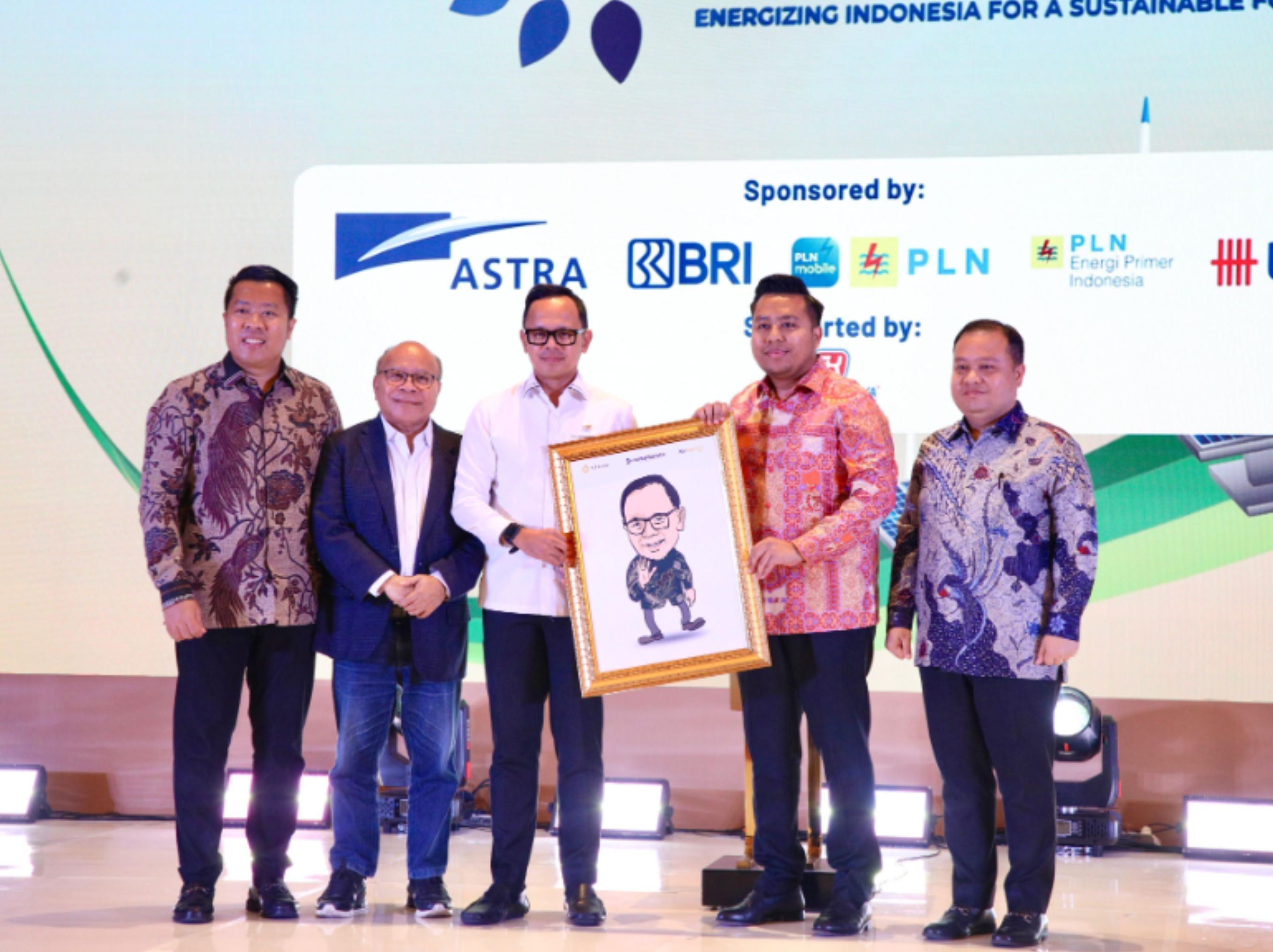 Wakil Menteri Dalam Negeri, Bima Arya Sugiarto bersama Direktur Utama	Randy Monthonaro, Direktur NTV Tommy William Tampubolon, Direktur NTV Dimpos Giarto Valentino Tampubolondan Presiden Direktur Pemberitaan NTV Don Bosco Selamun <b>(dokumen)</b>