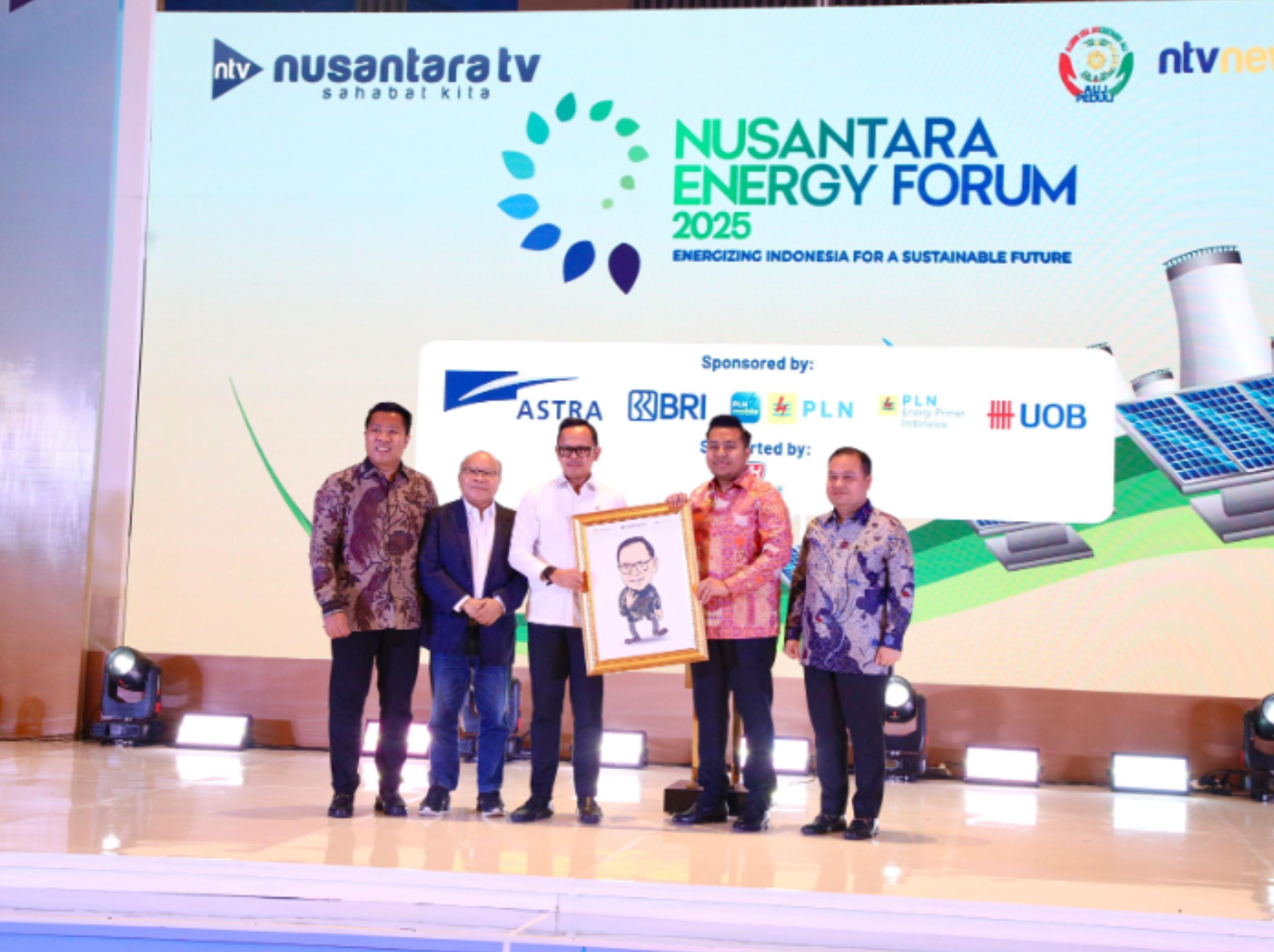 Wakil Menteri Dalam Negeri, Bima Arya Sugiarto bersama Direktur Utama	Randy Monthonaro, Direktur NTV Tommy William Tampubolon, Direktur NTV Dimpos Giarto Valentino Tampubolondan Presiden Direktur Pemberitaan NTV Don Bosco Selamun <b>(DOKUMEN)</b>
