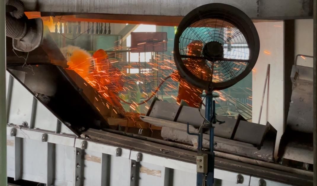 Proses produksi timah di dengan teknologi TSL Ausmelt Furnance PT Timah Tbkk di Mentok, Bangka Belitung <b>(Ntvnews.id-Muslimin Trisyuliono)</b>
