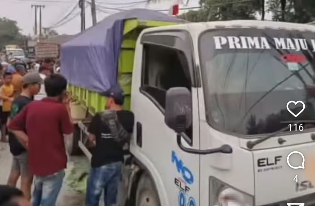 Truk yang melindas siswa MTs di Rumpin, Bogor.  <b>(Instagram)</b>