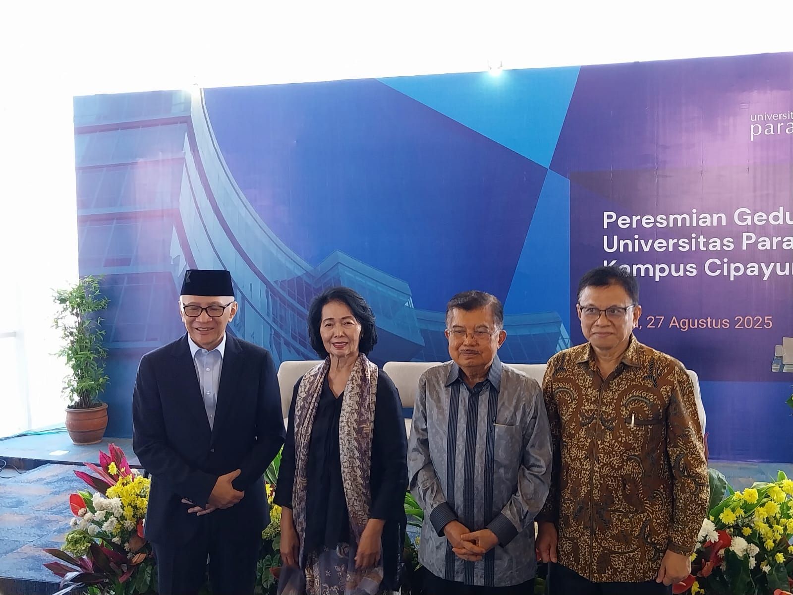 Wapres ke-10 dan 12 M Jusuf Kalla, Rektor Paramadina Prof Didik J Rachbini saat peresmian gedung Universitas Paramadina, Cipayung, Jakarta Timur, Rabu, 27 Agustus 2025.  <b>(Dok. NTV)</b>