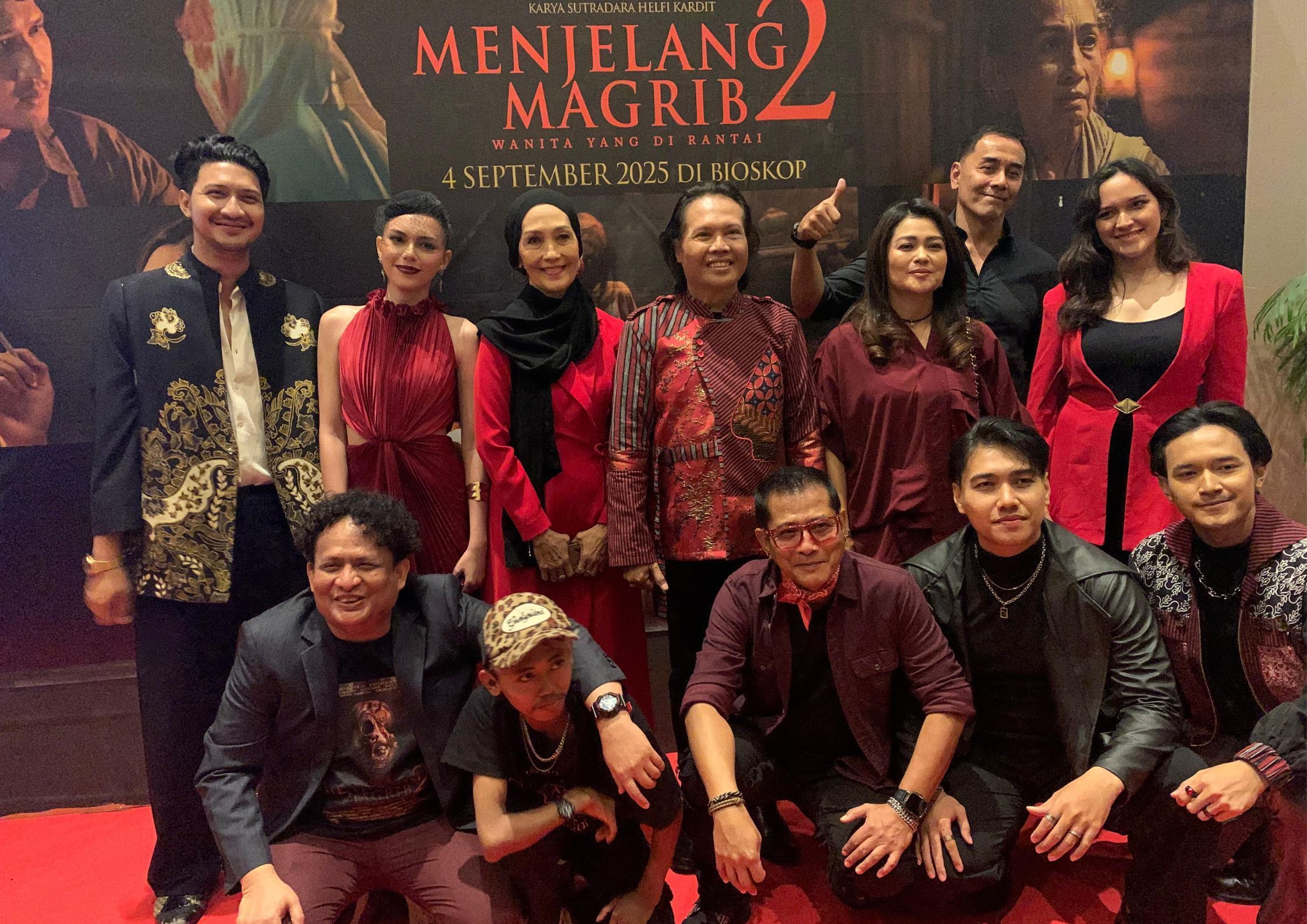 Para pemain film Menjelang Magrib 2 <b>(Ntvnews.id/Agus Setiawan)</b>
