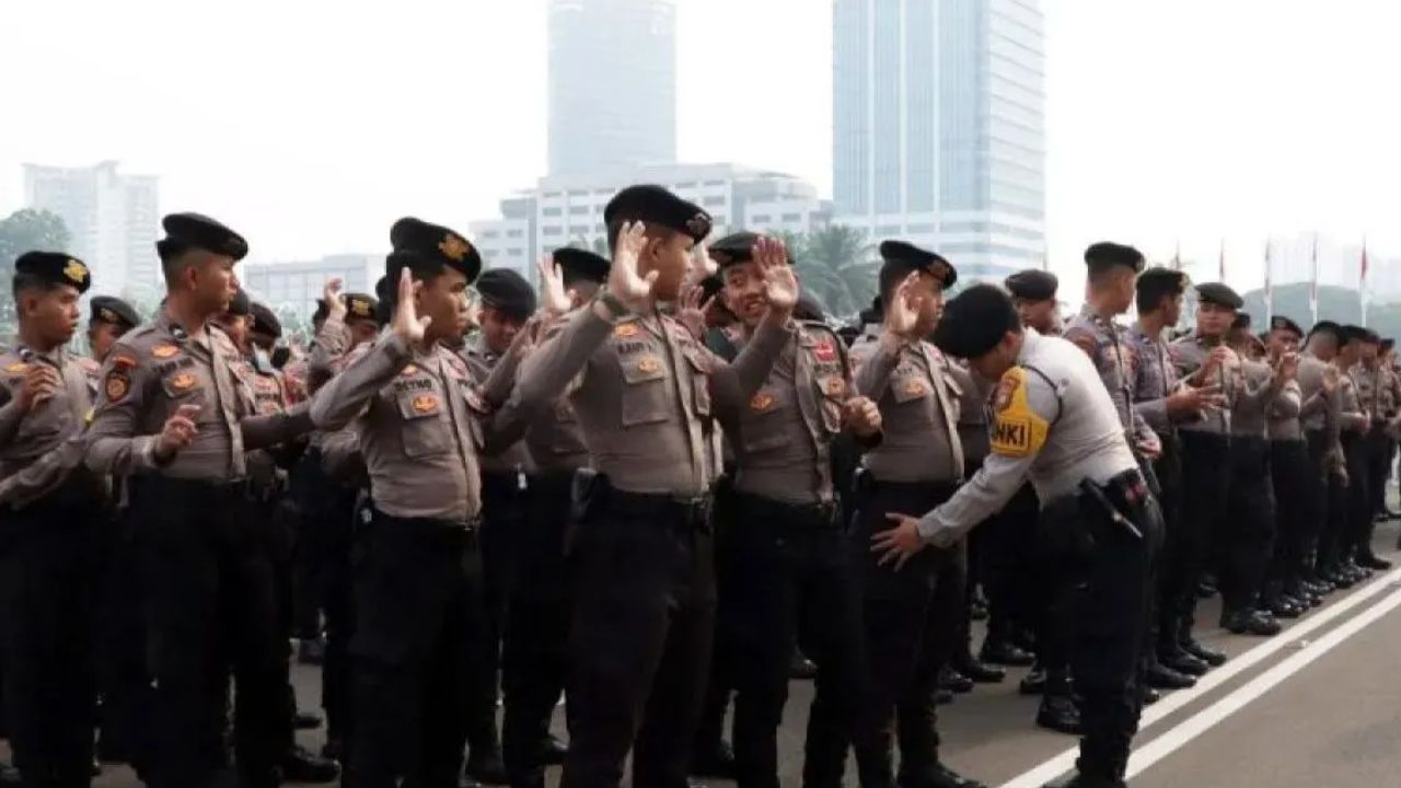 Arsip foto. Sejumlah anggota Kepolisian mengikuti apel pasukan pengamanan di Jakarta, Senin (25/8/2025).  <b>(ANTARA)</b>