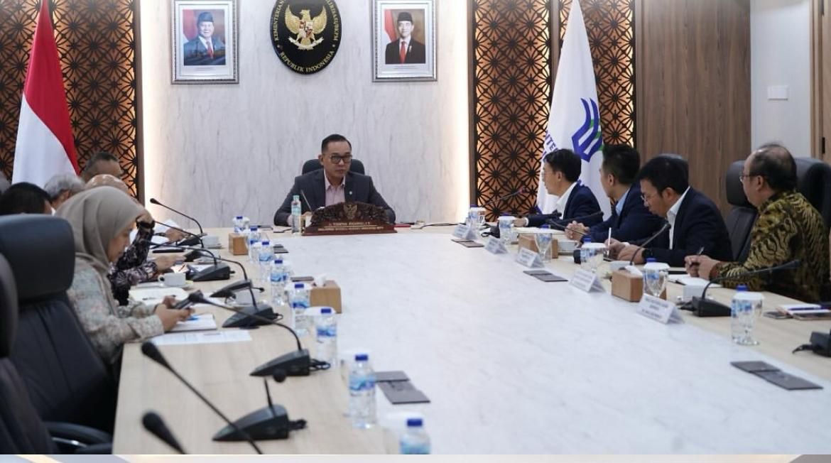 Wakil Menteri Investasi dan Hilirisasi/Wakil Kepala BKPM Todotua Pasaribu diskusi penguatan investasi sektor industri alat berat asal China