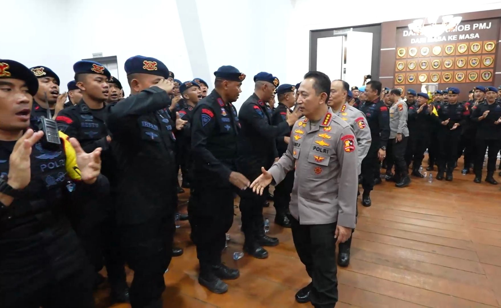 Kapolri Jenderal Listyo Sigit Prabowo saat mengunjungi Mako Brimob Polda Metro Jaya di Kwitang, Jakarta Pusat. 