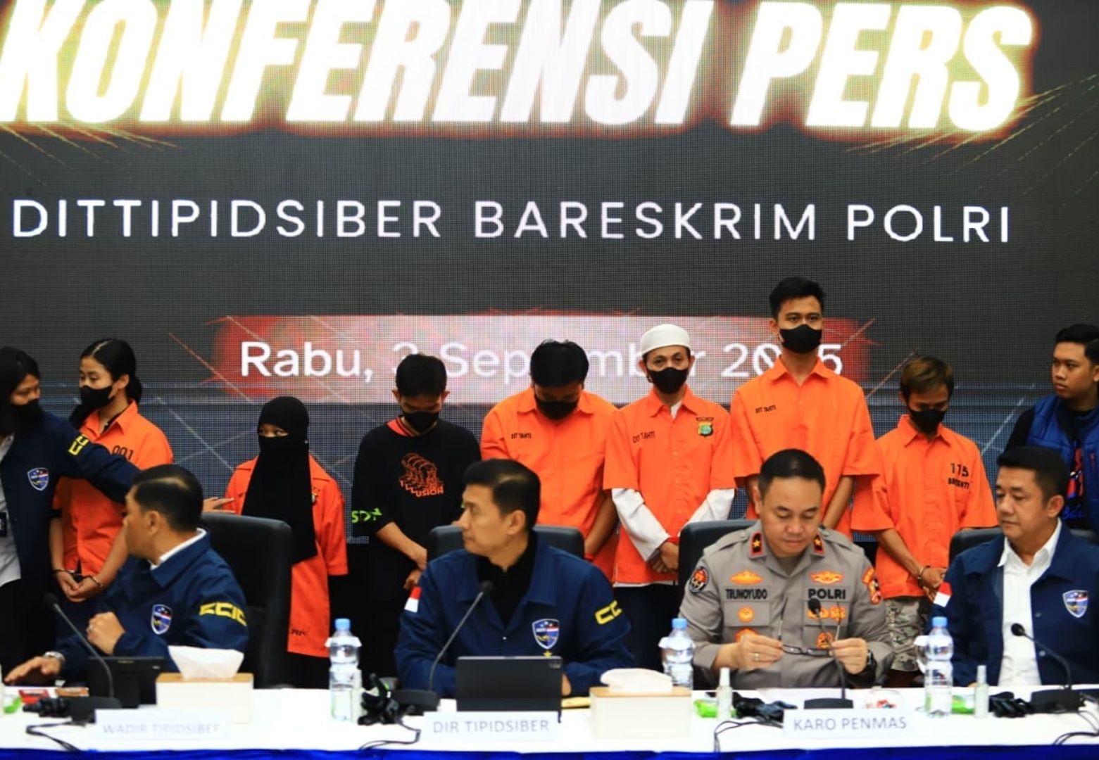 Konferensi pers Direktorat Tindak Pidana Siber Bareskrim Polri terkait penangkapan pemilik akun yang memprovokasi demo berakhir rusuh. 