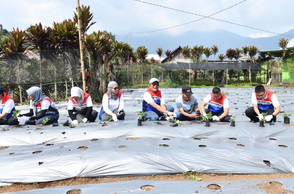 Pertamina mendorong pemberdayaan masyarakat dan pertumbuhan ekonomi lokal melalui Desa Energi Berdikari. (Foto: Istimewa/Pertamina)